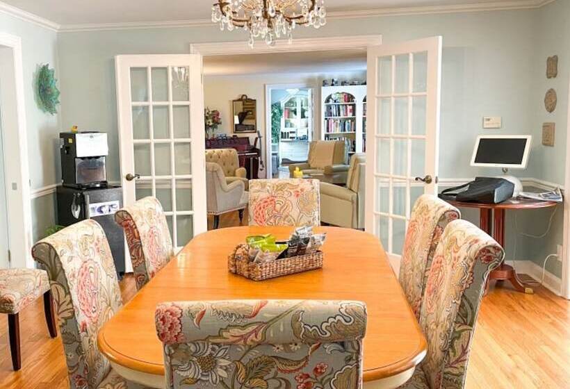 مبيت وإفطار The Homestead