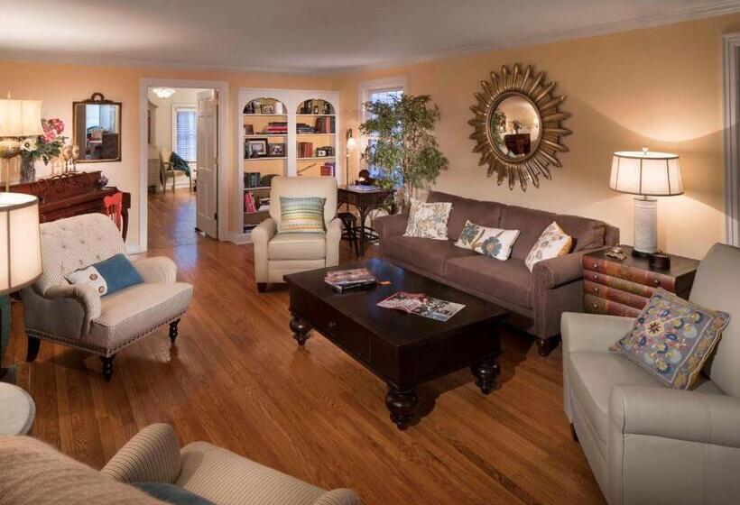 مبيت وإفطار The Homestead