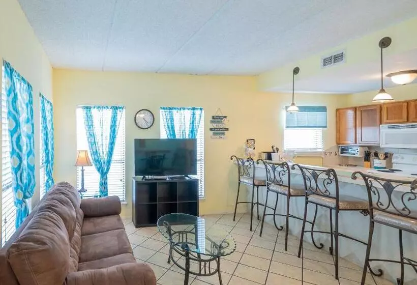 South Padre Island Condo Is Walking Distance To The Beach, Sleeps 6, Third Floor, 2024 Traveler Awar