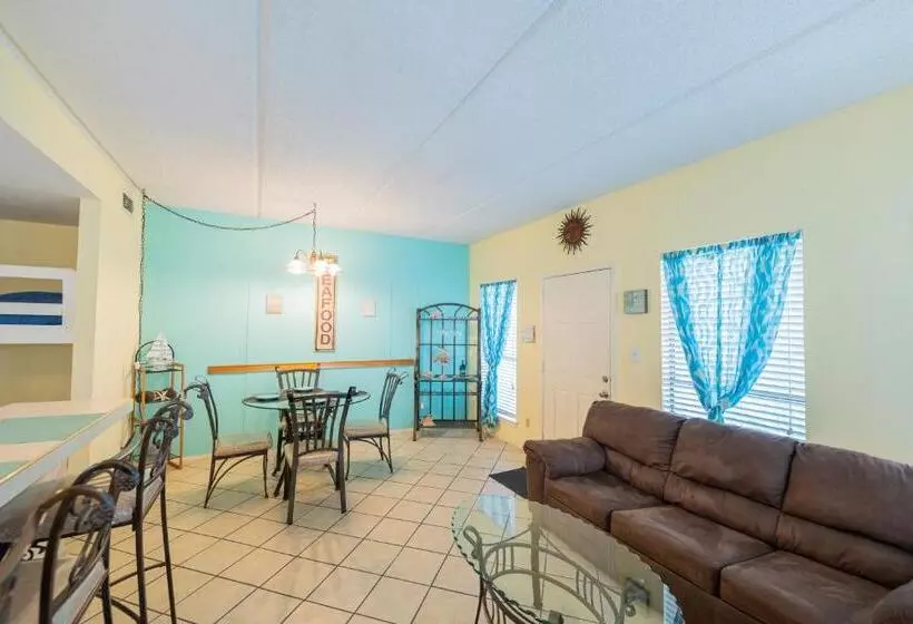 South Padre Island Condo Is Walking Distance To The Beach, Sleeps 6, Third Floor, 2024 Traveler Awar