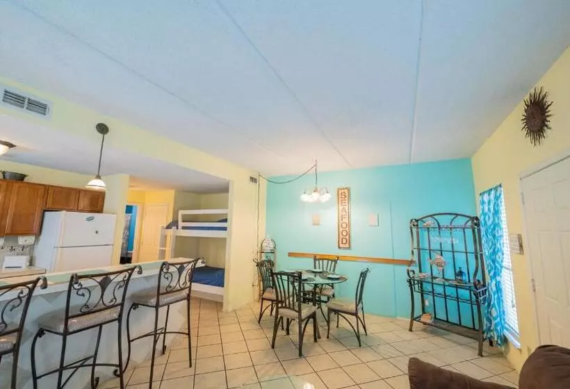 South Padre Island Condo Is Walking Distance To The Beach, Sleeps 6, Third Floor, 2024 Traveler Awar