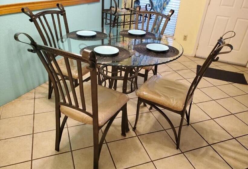 South Padre Island Condo Is Walking Distance To The Beach, Sleeps 6, Third Floor, 2024 Traveler Awar