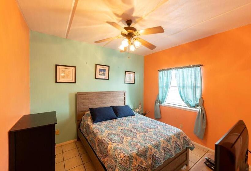 South Padre Island Condo Is Walking Distance To The Beach, Sleeps 6, Third Floor, 2024 Traveler Awar