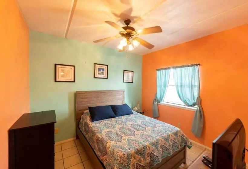 South Padre Island Condo Is Walking Distance To The Beach, Sleeps 6, Third Floor, 2024 Traveler Awar