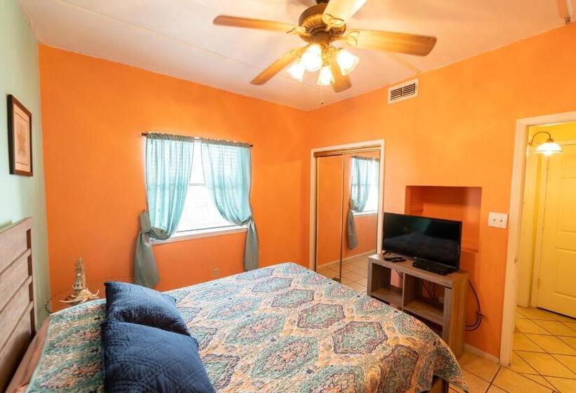 South Padre Island Condo Is Walking Distance To The Beach, Sleeps 6, Third Floor, 2024 Traveler Awar