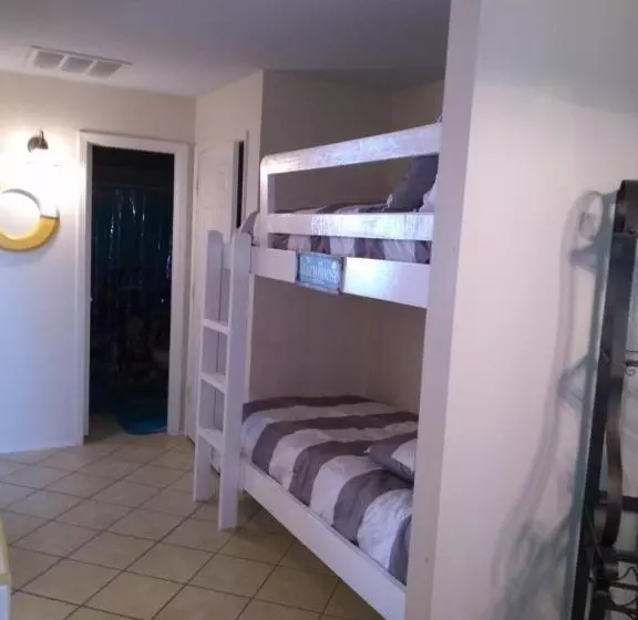 South Padre Island Condo Is Walking Distance To The Beach, Sleeps 6, Third Floor, 2024 Traveler Awar