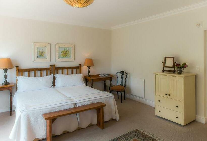 פנסיון Francolinhof Guest House