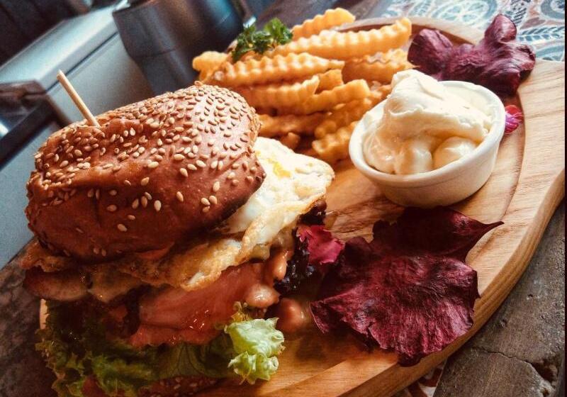 هتل Anggun Boutique