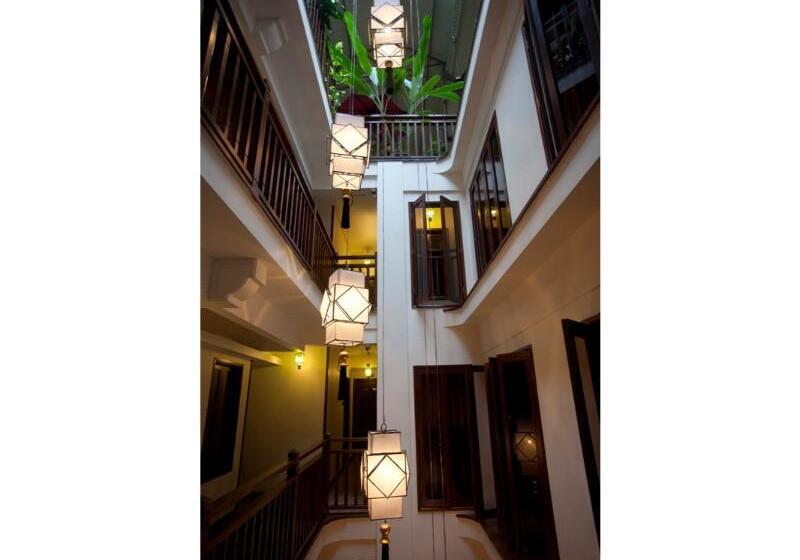 هتل Anggun Boutique