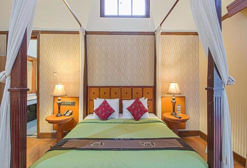 בית מלון כפרי Bumi Sawunggaling