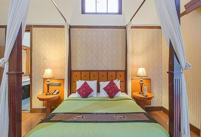 Отель Bumi Sawunggaling