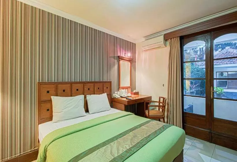 Отель Bumi Sawunggaling