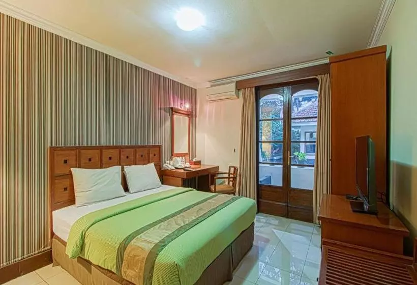 Отель Bumi Sawunggaling