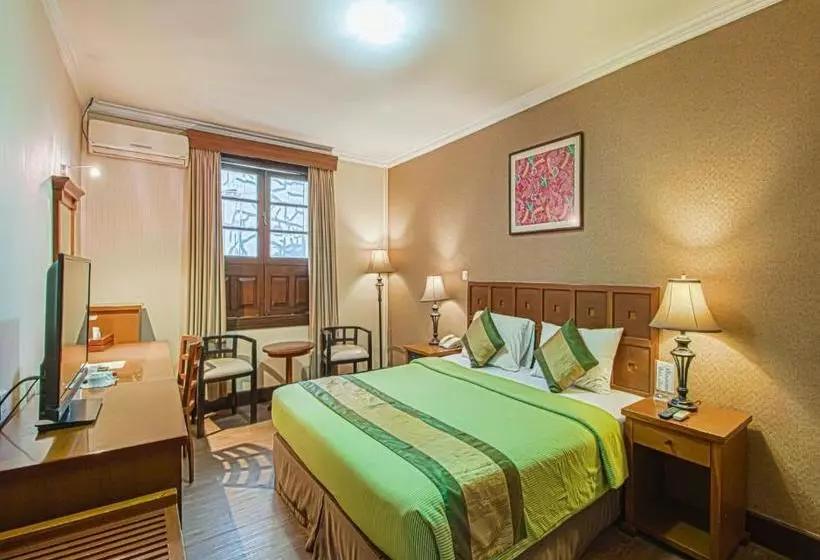 Отель Bumi Sawunggaling