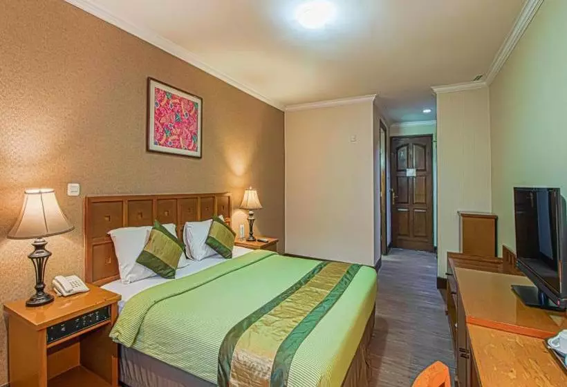 Отель Bumi Sawunggaling