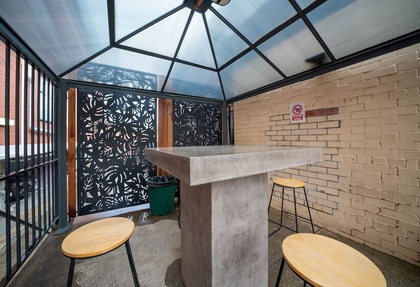 Miami Hotel Melbourne