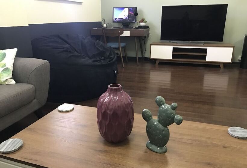 Miami Hotel Melbourne