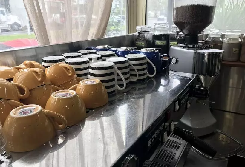 Miami Hotel Melbourne