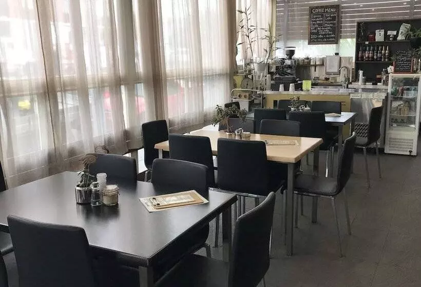 Miami Hotel Melbourne