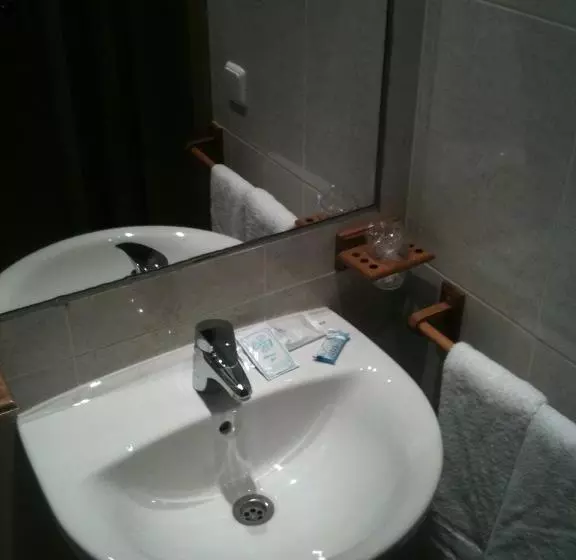 هتل Rc Ramon Y Cajal