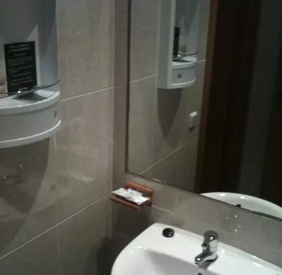 هتل Rc Ramon Y Cajal