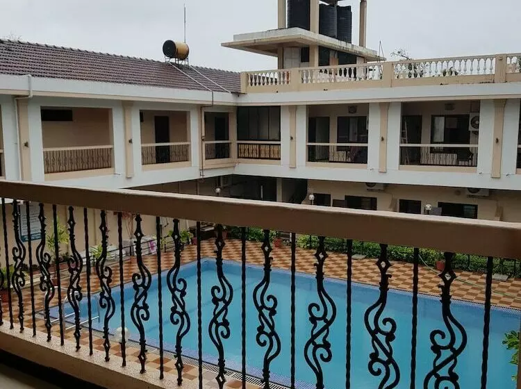 هتل Serenity By The Sea Beach Resort