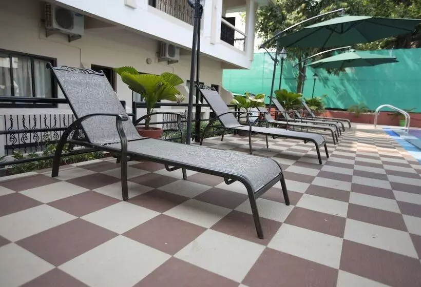 هتل Serenity By The Sea Beach Resort