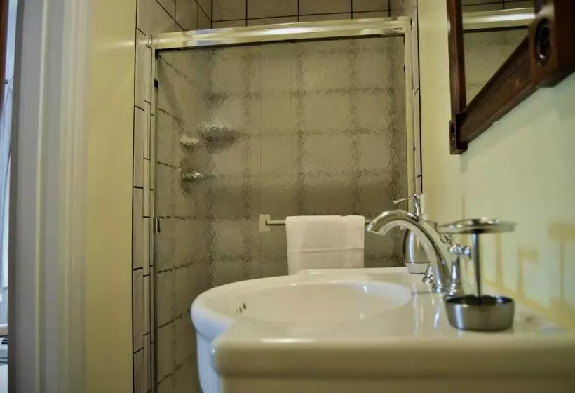 Retkeilymaja Hawksbill House