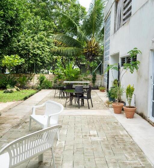 تختخواب و صبحانه Gran Jaguar