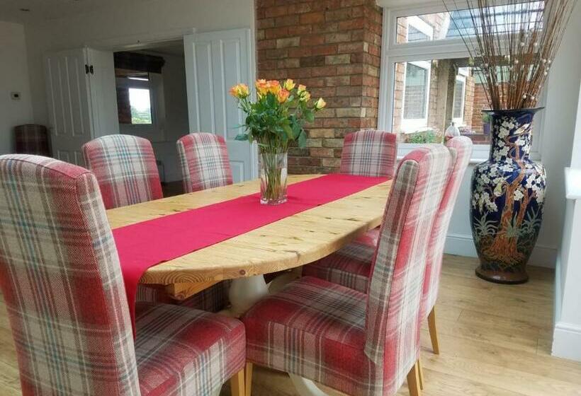 Aamiaismajoitus (B&B) Grooms Cottage