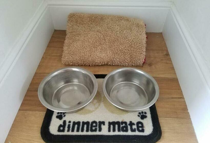 Aamiaismajoitus (B&B) Grooms Cottage