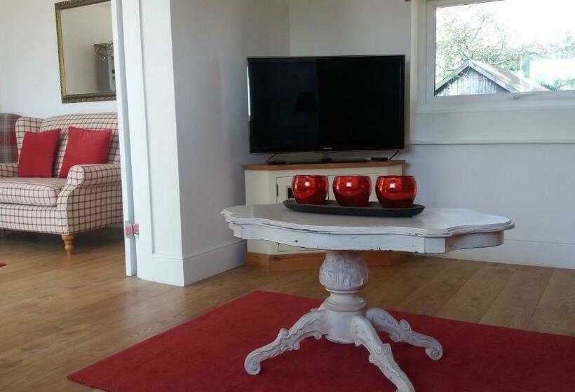 Aamiaismajoitus (B&B) Grooms Cottage