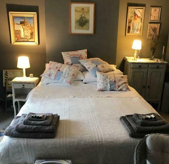 Bed and Breakfast Stylish Room Near Seafront