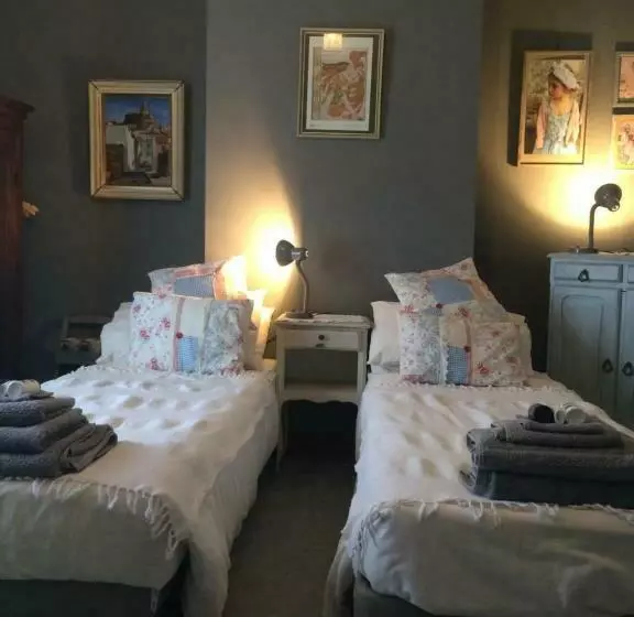 Aamiaismajoitus (B&B) Stylish Room Near Seafront