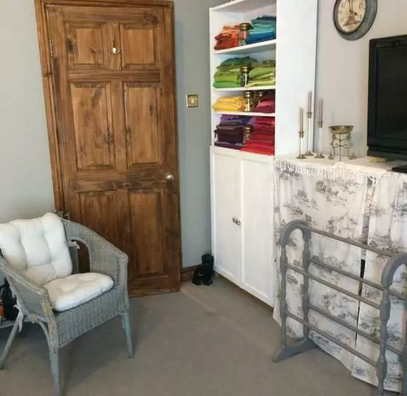 Aamiaismajoitus (B&B) Stylish Room Near Seafront