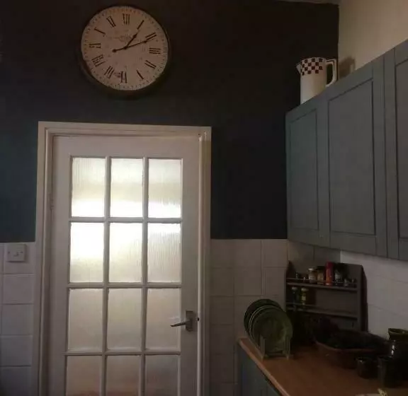 Aamiaismajoitus (B&B) Stylish Room Near Seafront
