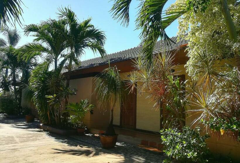 בית מלון כפרי Pluluang Mansion