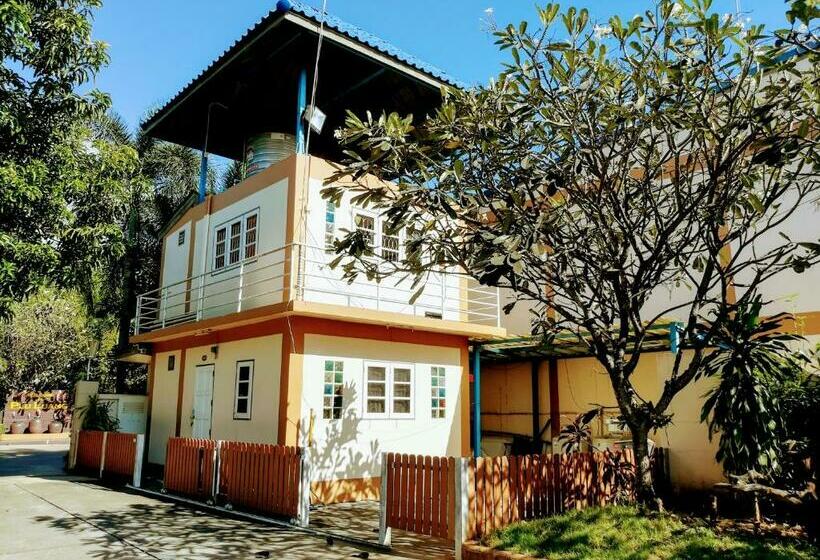 בית מלון כפרי Pluluang Mansion