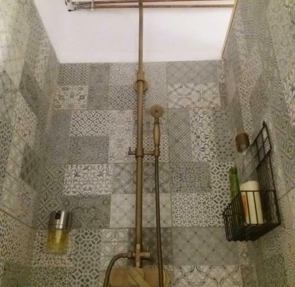 Les Magranes Bed & Breakfast