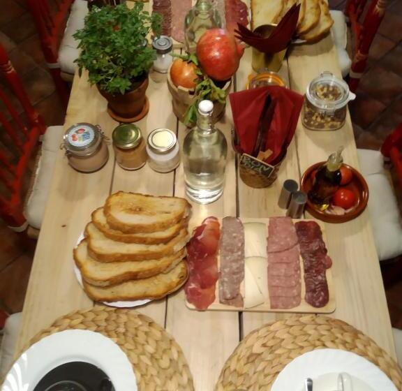 Les Magranes Bed & Breakfast