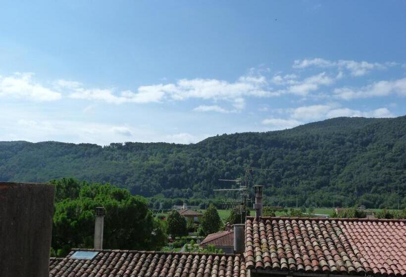 Les Magranes Bed & Breakfast