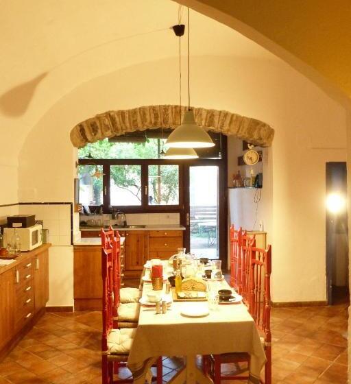 Les Magranes Bed & Breakfast