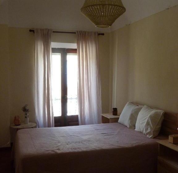 Les Magranes Bed & Breakfast