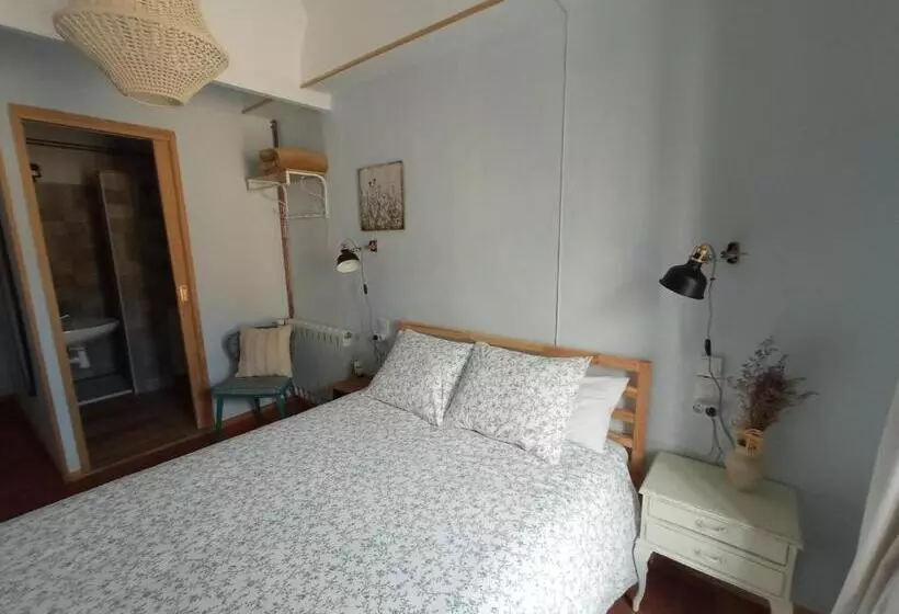 Les Magranes Bed & Breakfast