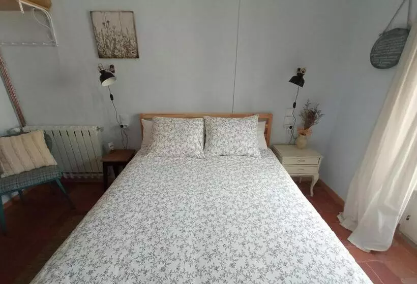 Les Magranes Bed & Breakfast