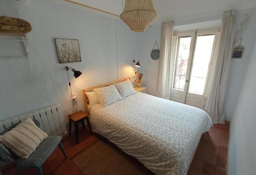 Les Magranes Bed & Breakfast