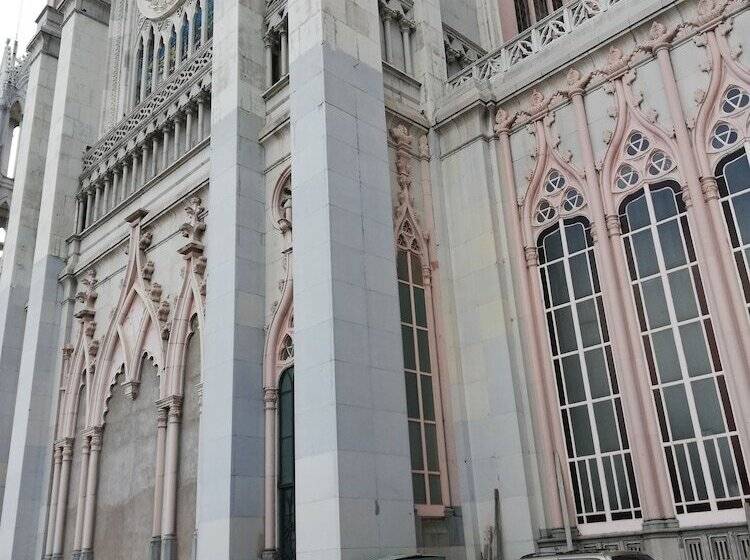 بنسيون Habitaciones Amuebladas. Poliforum/centro