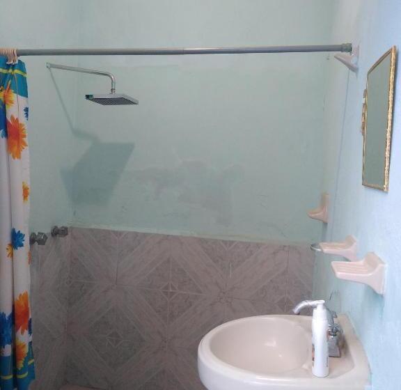 بنسيون Habitaciones Amuebladas. Poliforum/centro