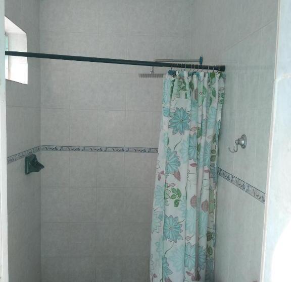 بنسيون Habitaciones Amuebladas. Poliforum/centro