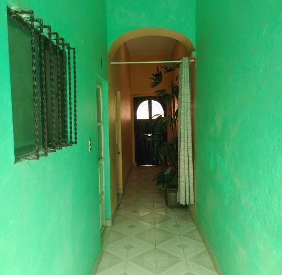 بنسيون Habitaciones Amuebladas. Poliforum/centro